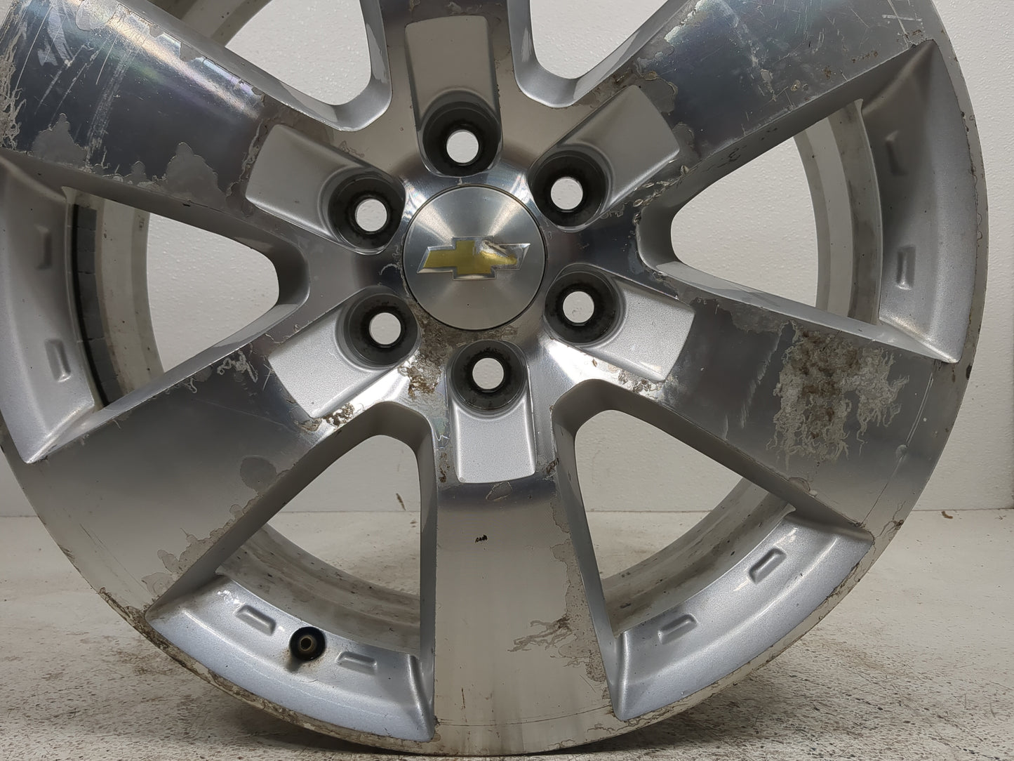 2017 Chevrolet Traverse Oem Wheel Rim 5000009 - Oemusedautoparts1.com