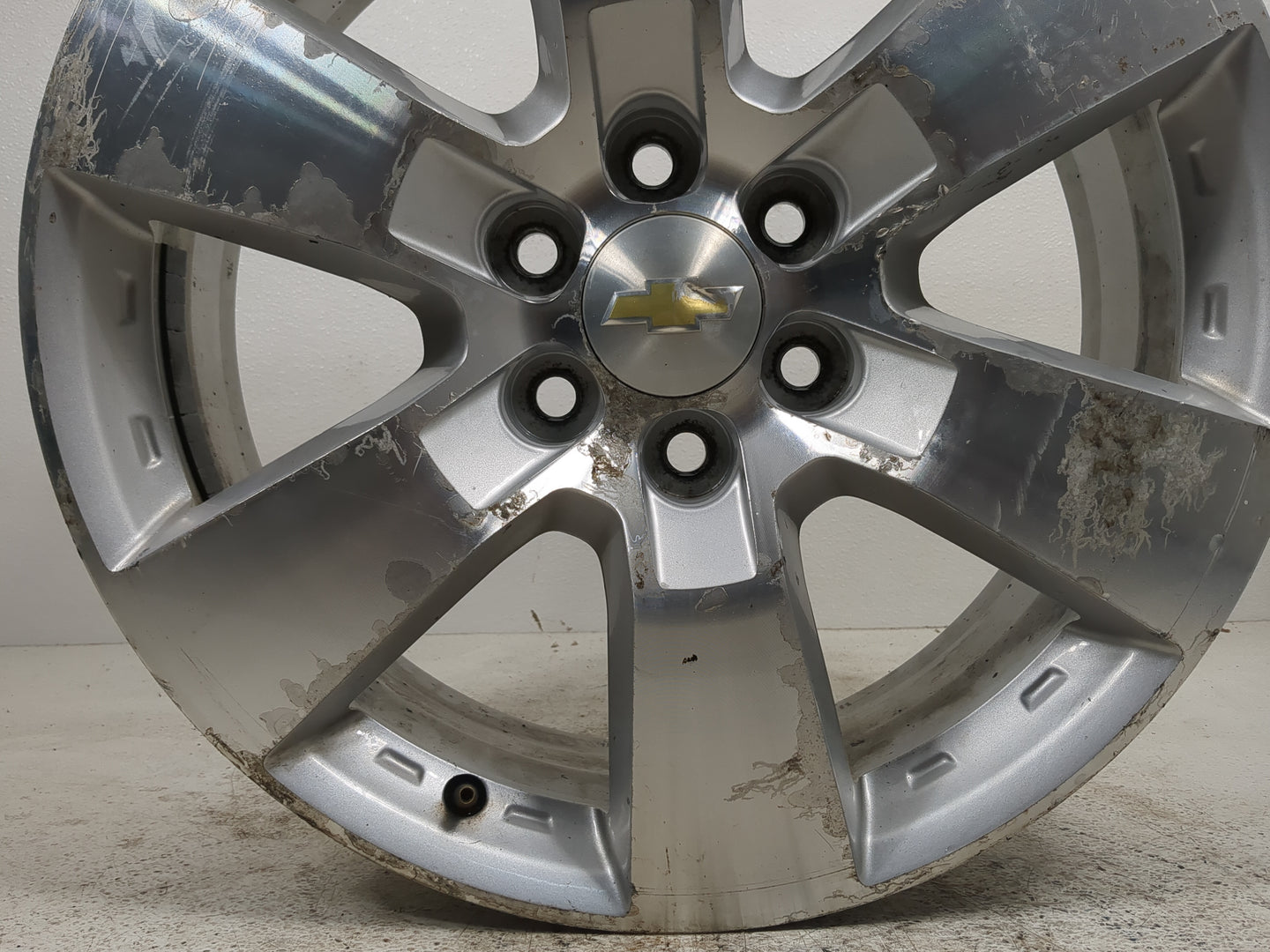 2017 Chevrolet Traverse Oem Wheel Rim 5000009 - Oemusedautoparts1.com