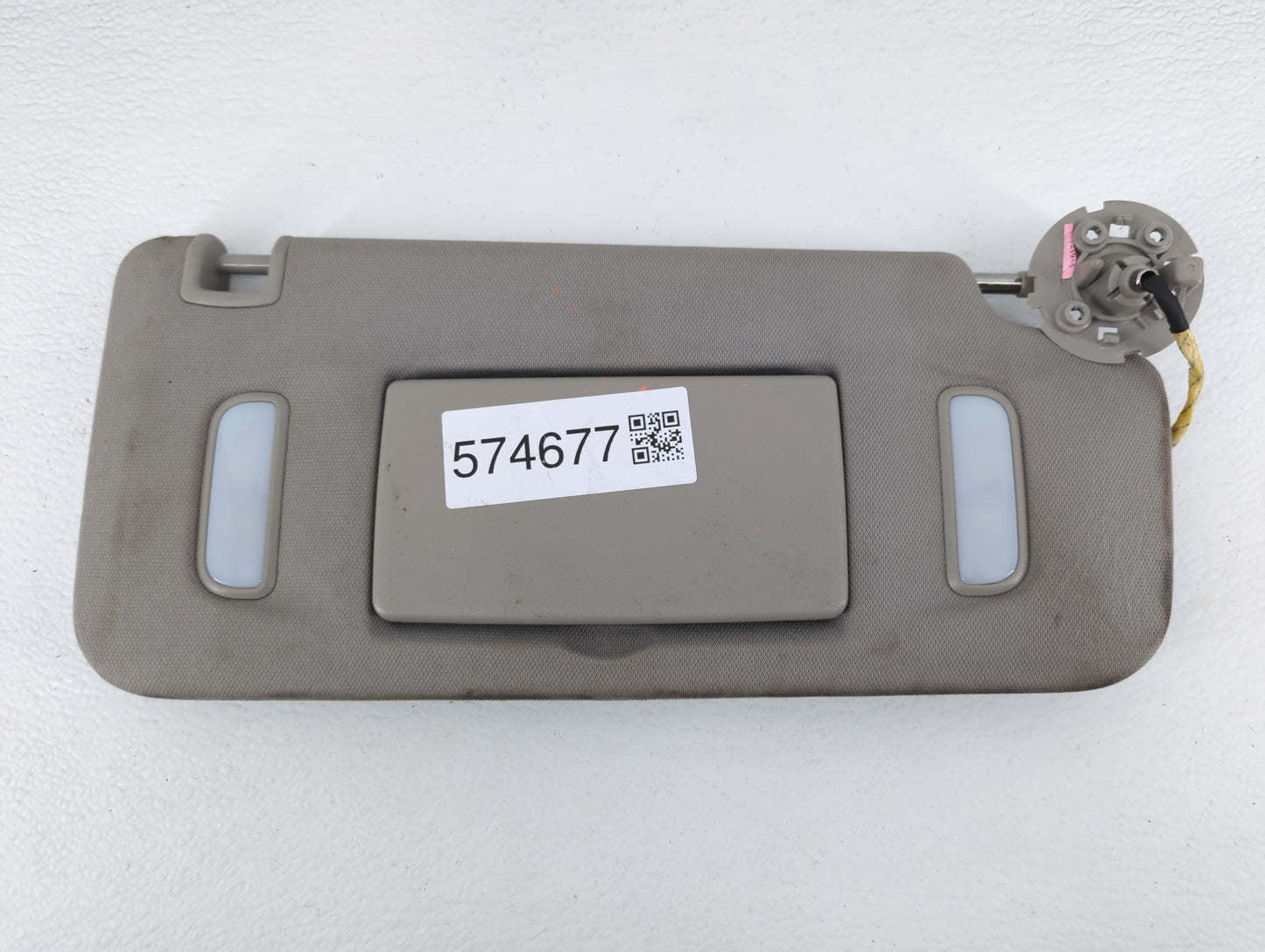 2017 Chevrolet Traverse Sun Visor Shade Replacement Passenger Right Mirror Fits OEM Used Auto Parts - Oemusedautoparts1.com