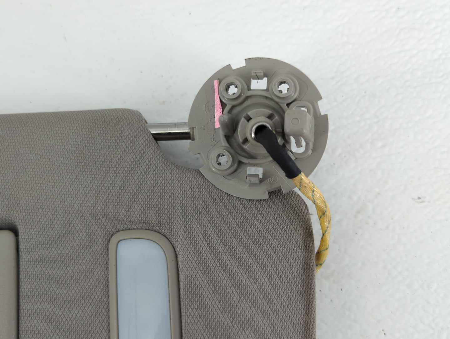 2017 Chevrolet Traverse Sun Visor Shade Replacement Passenger Right Mirror Fits OEM Used Auto Parts - Oemusedautoparts1.com