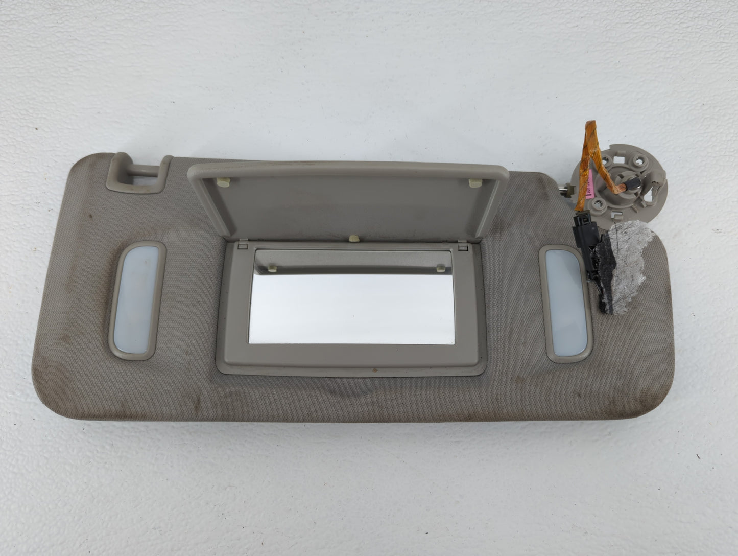 2017 Chevrolet Traverse Sun Visor Shade Replacement Passenger Right Mirror Fits OEM Used Auto Parts - Oemusedautoparts1.com