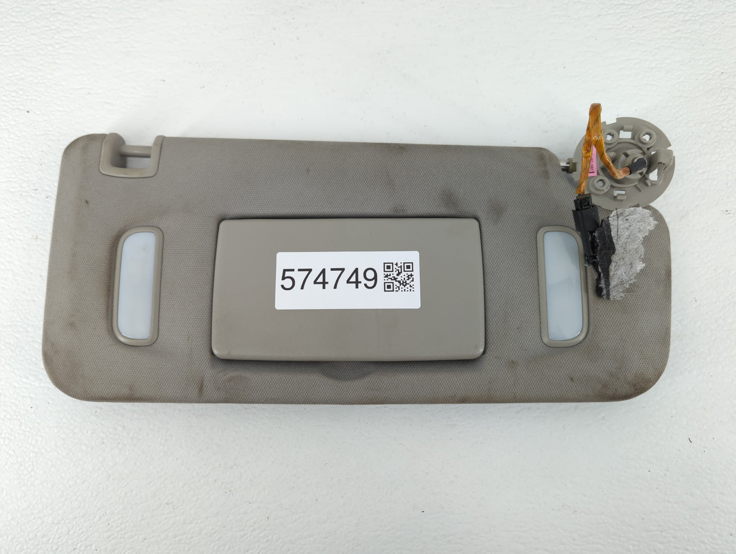 2017 Chevrolet Traverse Sun Visor Shade Replacement Passenger Right Mirror Fits OEM Used Auto Parts - Oemusedautoparts1.com