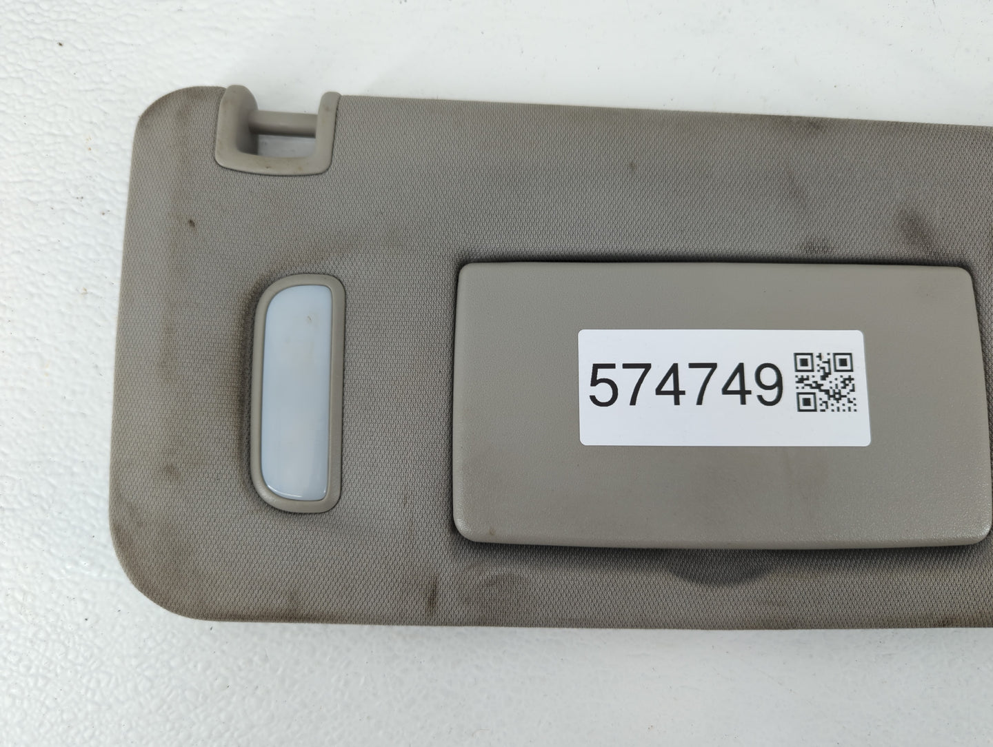 2017 Chevrolet Traverse Sun Visor Shade Replacement Passenger Right Mirror Fits OEM Used Auto Parts - Oemusedautoparts1.com