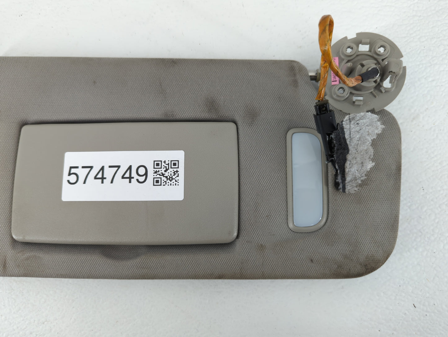 2017 Chevrolet Traverse Sun Visor Shade Replacement Passenger Right Mirror Fits OEM Used Auto Parts - Oemusedautoparts1.com