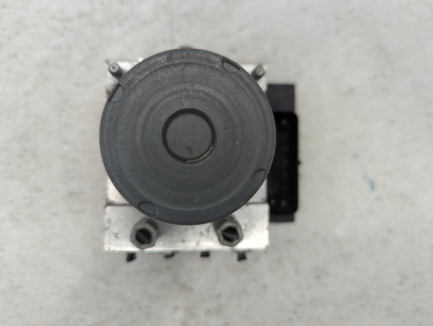 2017 Chevrolet Traverse ABS Pump Control Module Replacement P/N:23407416 Fits Fits 2012 2013 2014 2015 2016 OEM Used Auto Pa