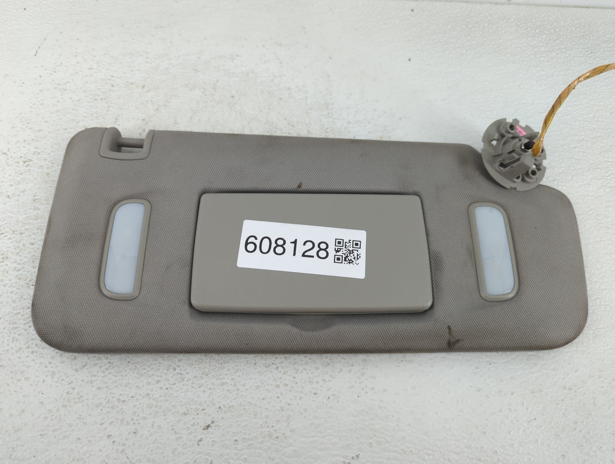 2017 Chevrolet Traverse Sun Visor Shade Replacement Passenger Right Mirror Fits OEM Used Auto Parts - Oemusedautoparts1.com