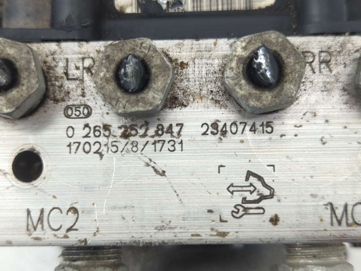 2017 Chevrolet Traverse ABS Pump Control Module Replacement P/N:23407415 Fits Fits 2012 2013 2014 2015 2016 OEM Used Auto Pa