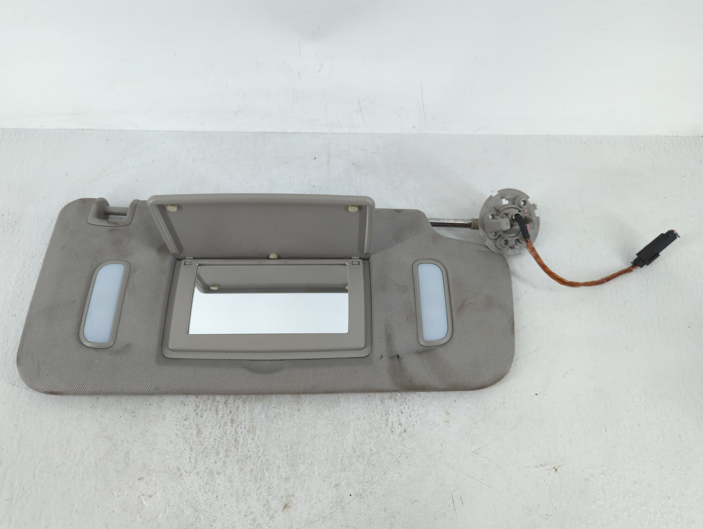 2017 Chevrolet Traverse Sun Visor Shade Replacement Passenger Right Mirror Fits OEM Used Auto Parts - Oemusedautoparts1.com