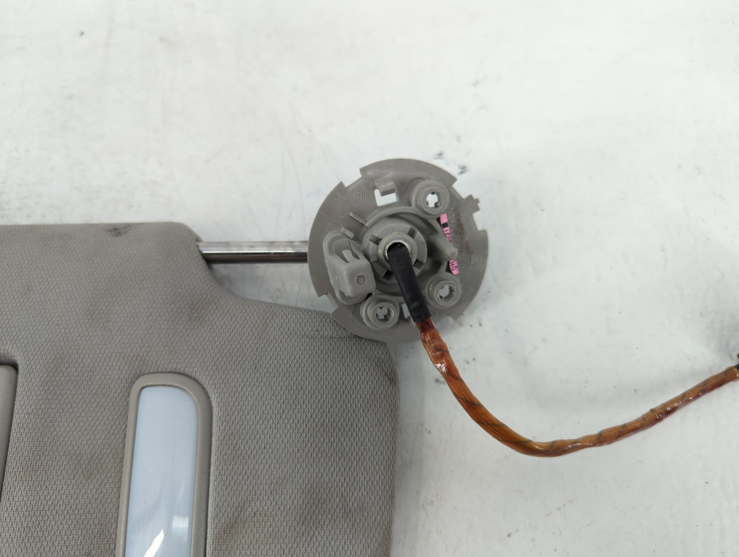 2017 Chevrolet Traverse Sun Visor Shade Replacement Passenger Right Mirror Fits OEM Used Auto Parts - Oemusedautoparts1.com