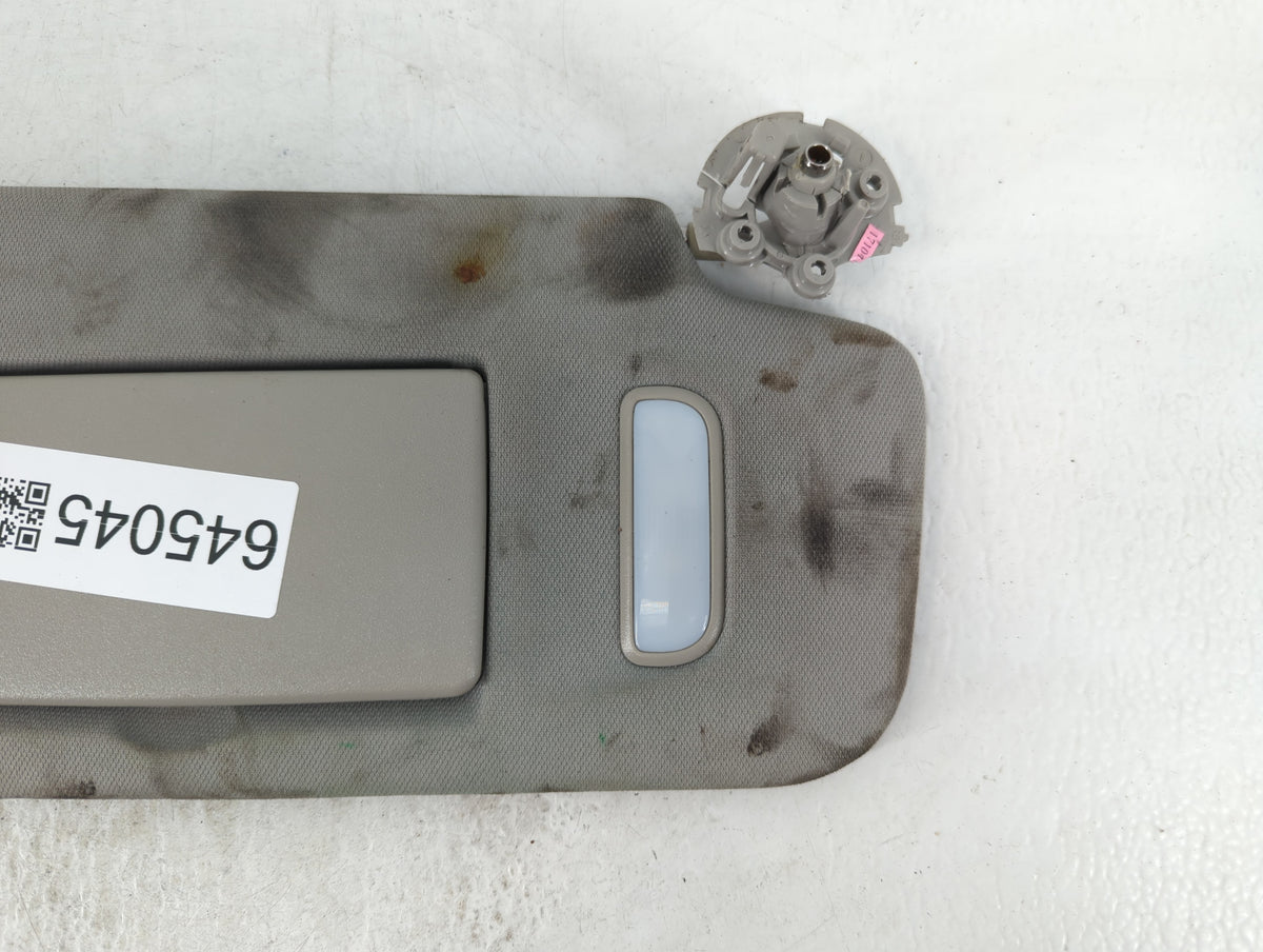2017 Chevrolet Traverse Sun Visor Shade Replacement Passenger Right Mirror Fits OEM Used Auto Parts - Oemusedautoparts1.com