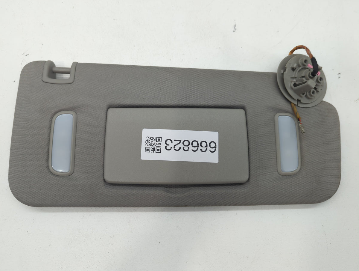2017 Chevrolet Traverse Sun Visor Shade Replacement Passenger Right Mirror Fits OEM Used Auto Parts - Oemusedautoparts1.com