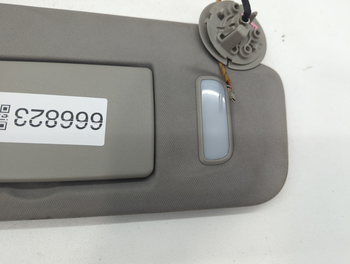 2017 Chevrolet Traverse Sun Visor Shade Replacement Passenger Right Mirror Fits OEM Used Auto Parts - Oemusedautoparts1.com