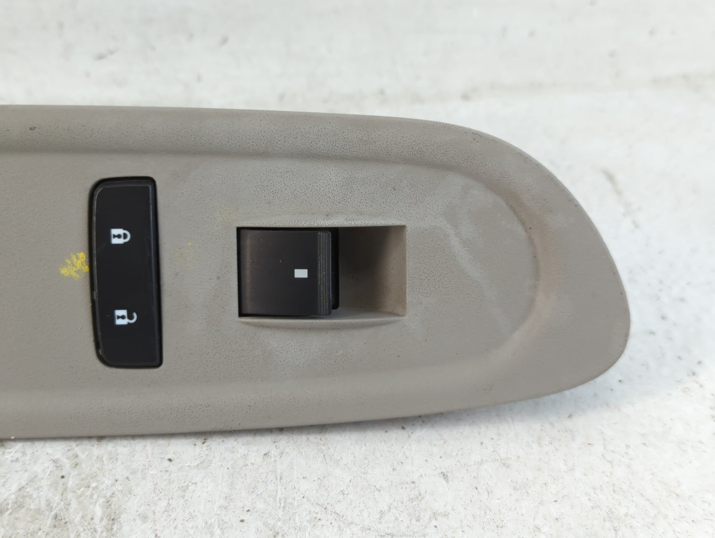 2017 Chevrolet Traverse Passenger Right Rear Power Window Switch - Oemusedautoparts1.com