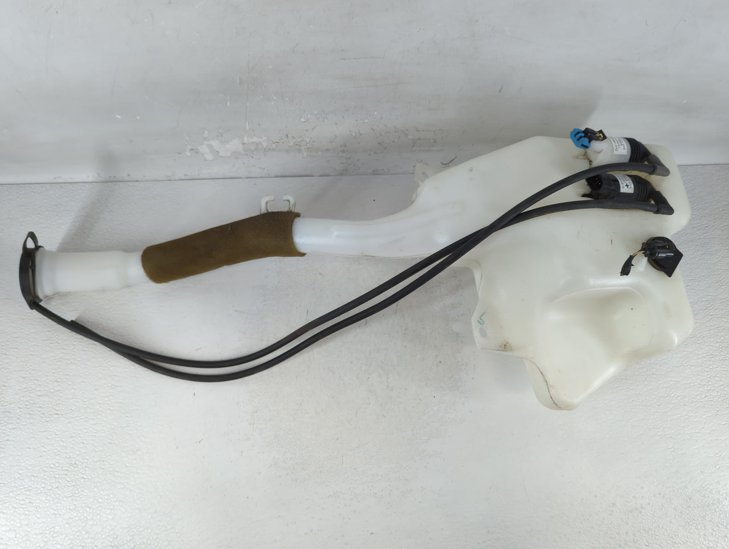 Chevrolet Traverse Windshield Washer Fluid Reservoir Bottle Oem - Oemusedautoparts1.com