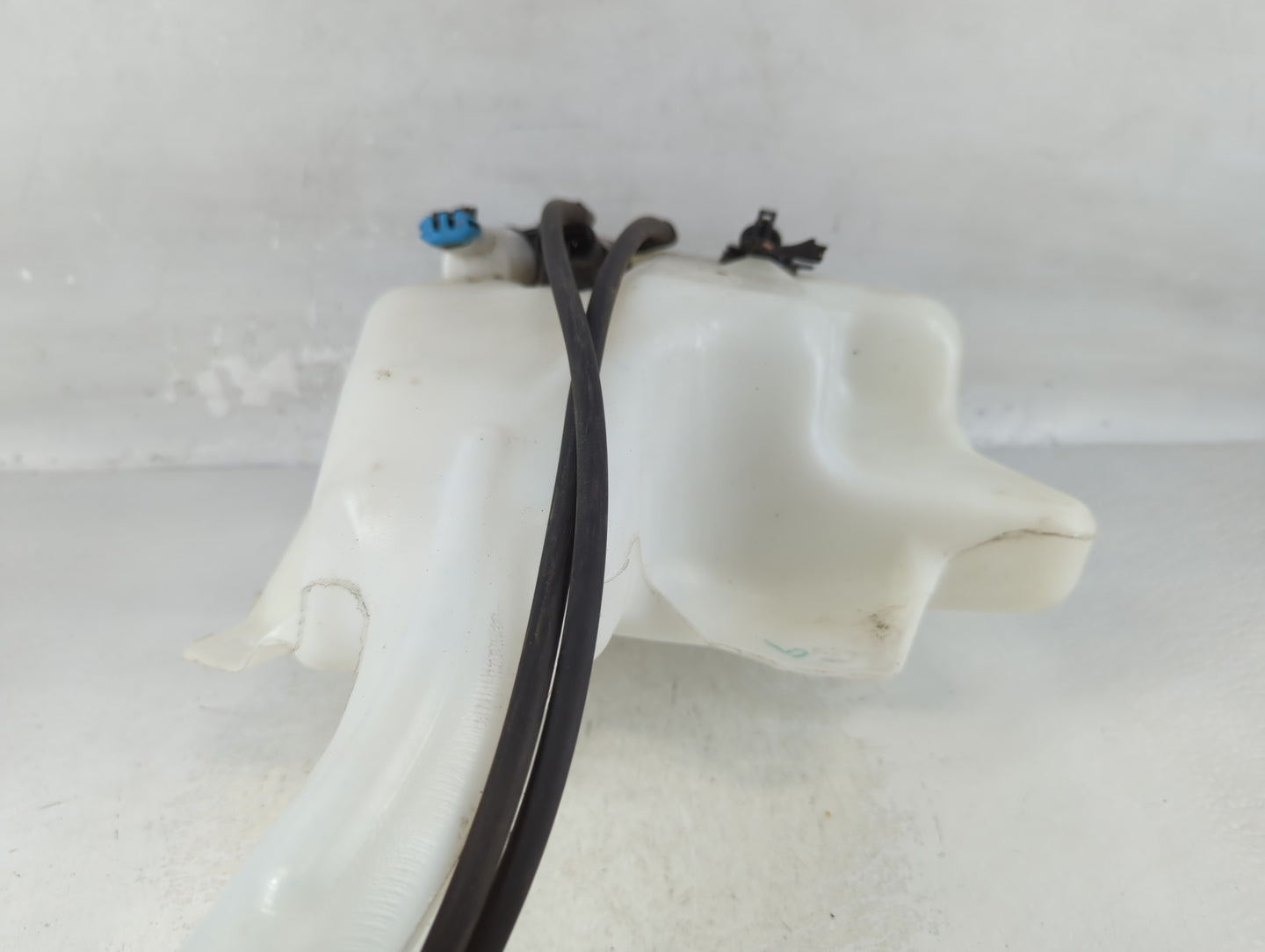 Chevrolet Traverse Windshield Washer Fluid Reservoir Bottle Oem - Oemusedautoparts1.com