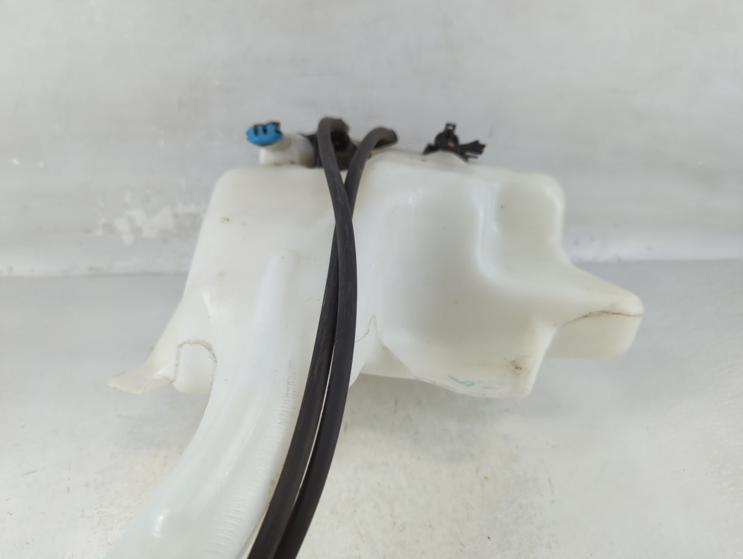 Chevrolet Traverse Windshield Washer Fluid Reservoir Bottle Oem - Oemusedautoparts1.com