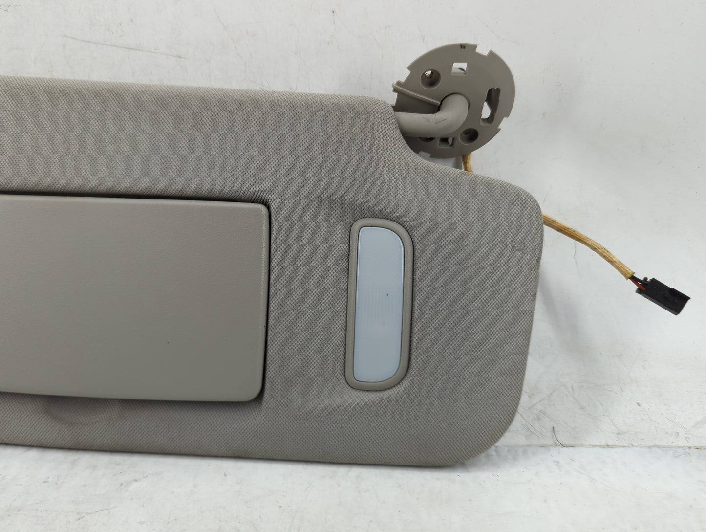 2017 Chevrolet Traverse Sun Visor Shade Replacement Passenger Right Mirror Fits OEM Used Auto Parts - Oemusedautoparts1.com