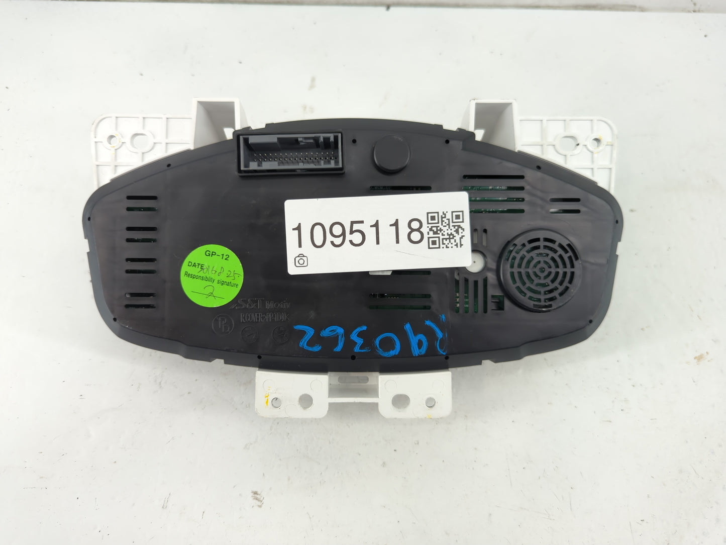 2017 Chevrolet Trax Instrument Cluster Speedometer Gauges P/N:42527230 Fits OEM Used Auto Parts - Oemusedautoparts1.com
