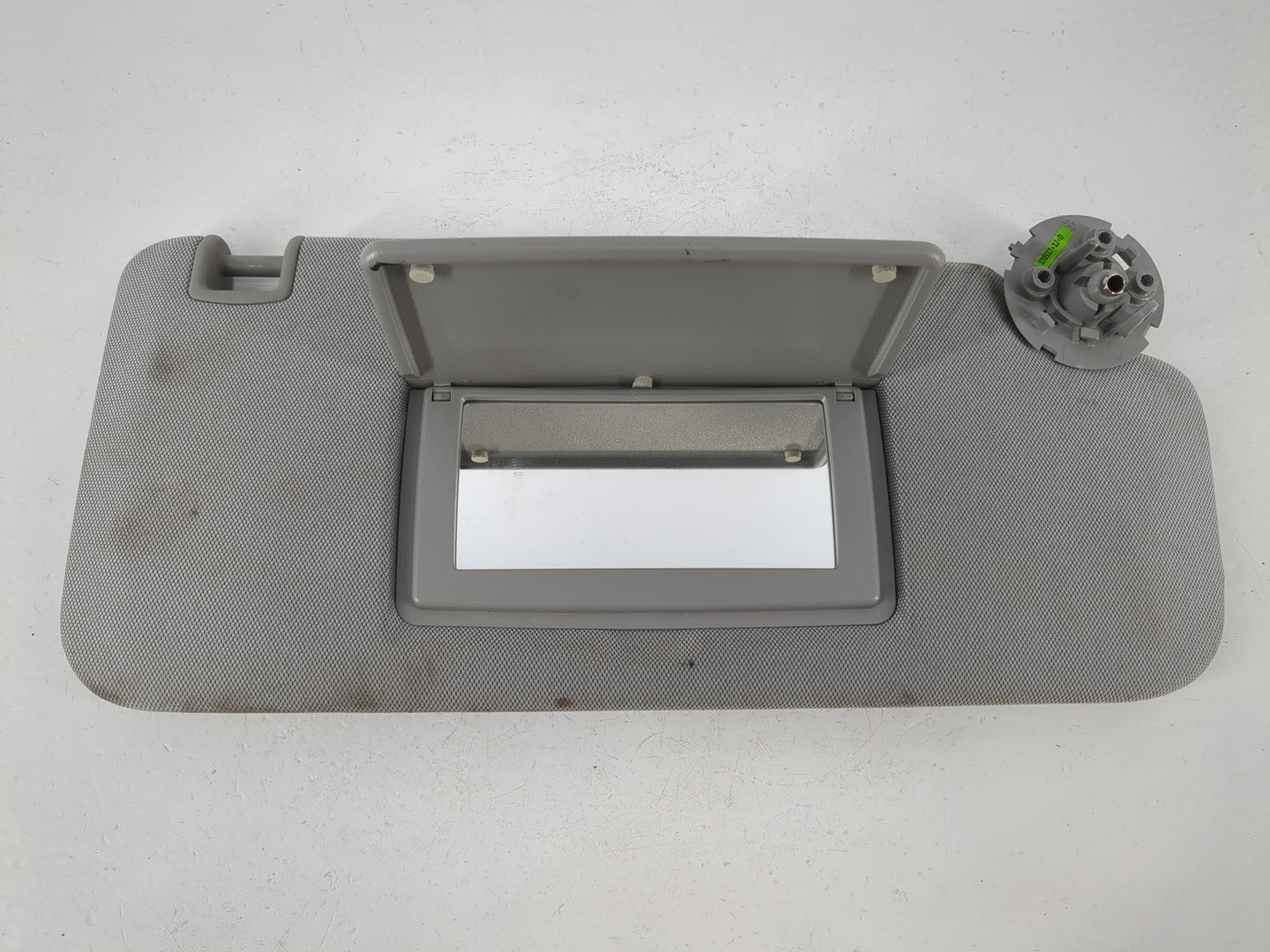 2017-2021 Chevrolet Trax Sun Visor Shade Replacement Passenger Right Mirror Fits Fits 2017 2018 2019 2020 2021 OEM Used Auto