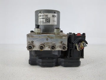 2017-2021 Chevrolet Trax ABS Pump Control Module Replacement P/N:42520669 Fits Fits 2017 2018 2019 2020 2021 OEM Used Auto P