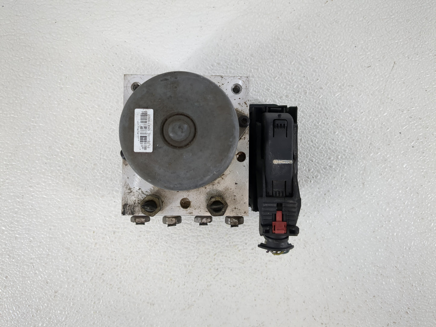 2017-2021 Chevrolet Trax ABS Pump Control Module Replacement P/N:42520669 Fits Fits 2017 2018 2019 2020 2021 OEM Used Auto P