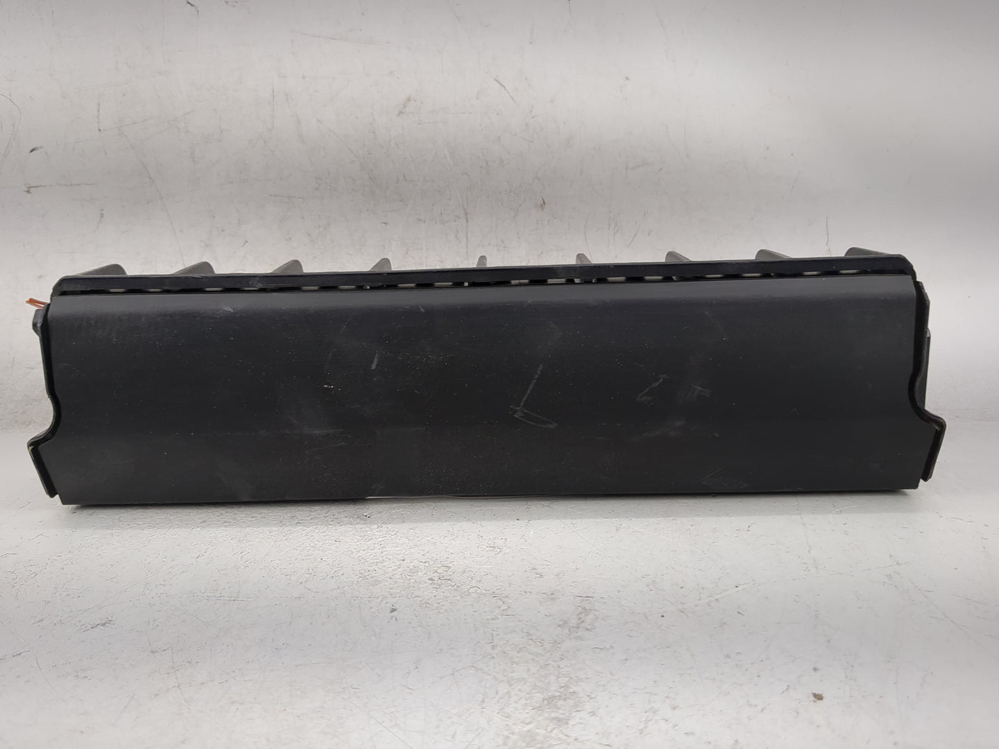 2013-2017 Chevrolet Trax Air Bag Passenger Right Knee OEM P/N:95259945 Fits Fits 2013 2014 2015 2016 2017 OEM Used Auto Part