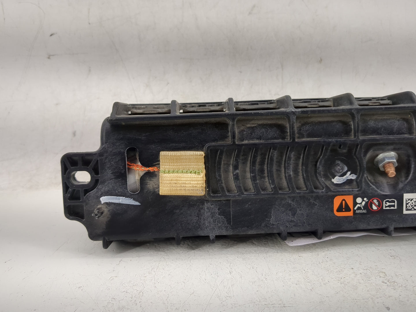 2013-2017 Chevrolet Trax Air Bag Passenger Right Knee OEM P/N:95259945 Fits Fits 2013 2014 2015 2016 2017 OEM Used Auto Part