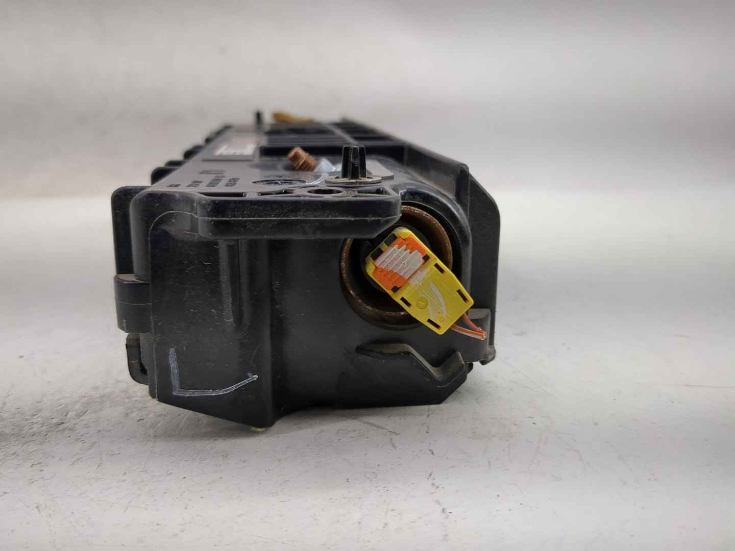 2013-2017 Chevrolet Trax Air Bag Passenger Right Knee OEM P/N:95259945 Fits Fits 2013 2014 2015 2016 2017 OEM Used Auto Part