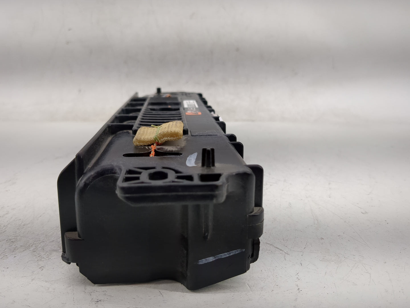 2013-2017 Chevrolet Trax Air Bag Passenger Right Knee OEM P/N:95259945 Fits Fits 2013 2014 2015 2016 2017 OEM Used Auto Part