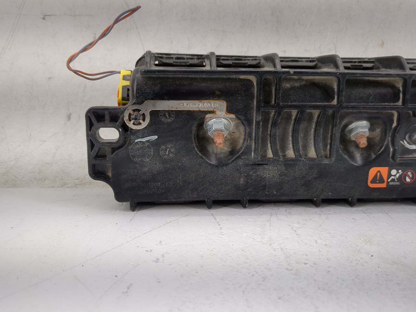 2013-2017 Chevrolet Trax Air Bag Driver Left Knee OEM P/N:9525 9946 Fits Fits 2013 2014 2015 2016 2017 OEM Used Auto Parts -