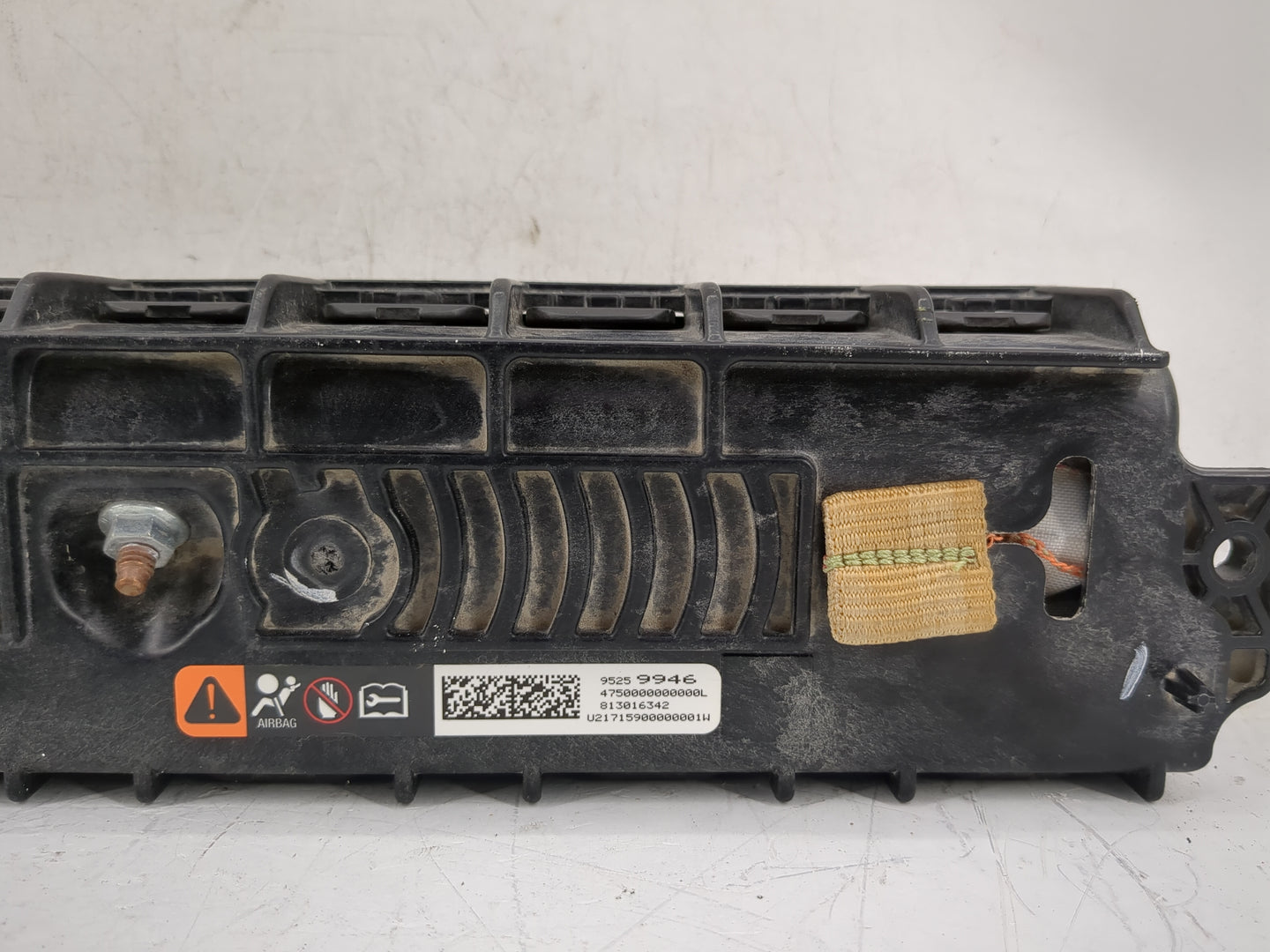 2013-2017 Chevrolet Trax Air Bag Driver Left Knee OEM P/N:9525 9946 Fits Fits 2013 2014 2015 2016 2017 OEM Used Auto Parts -