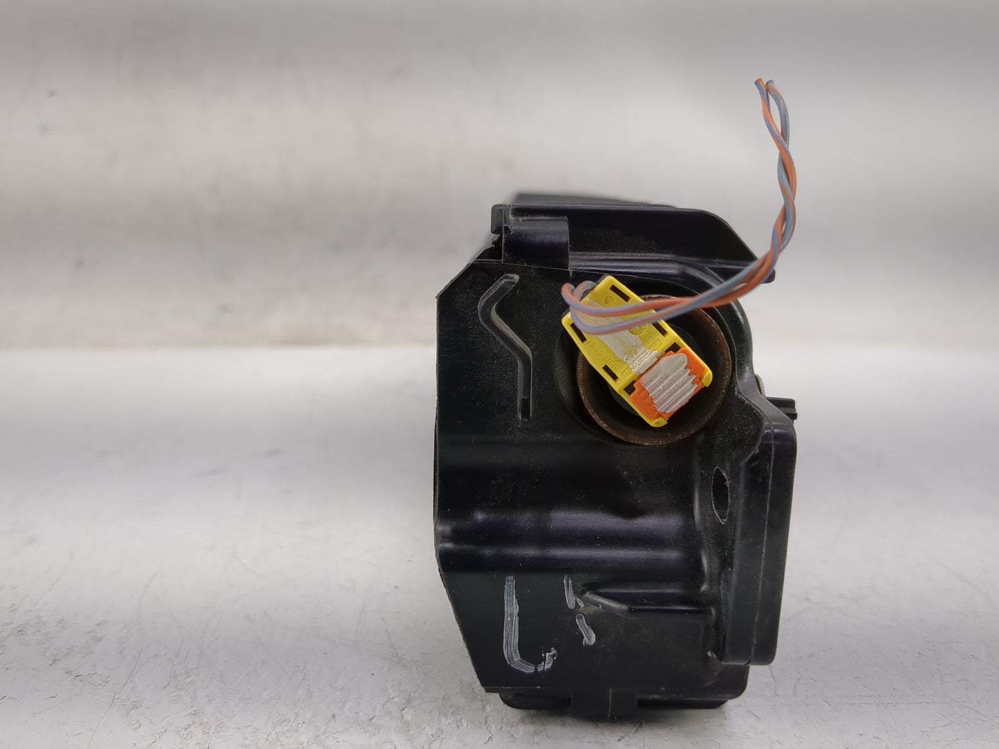 2013-2017 Chevrolet Trax Air Bag Driver Left Knee OEM P/N:9525 9946 Fits Fits 2013 2014 2015 2016 2017 OEM Used Auto Parts -