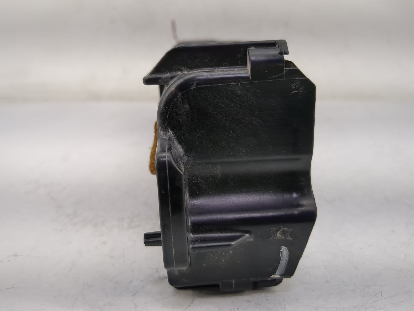 2013-2017 Chevrolet Trax Air Bag Driver Left Knee OEM P/N:9525 9946 Fits Fits 2013 2014 2015 2016 2017 OEM Used Auto Parts -