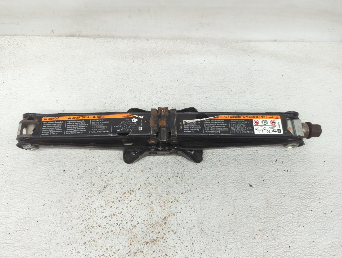 2017 Chevrolet Trax Spare Scissor Car Jack - Oemusedautoparts1.com