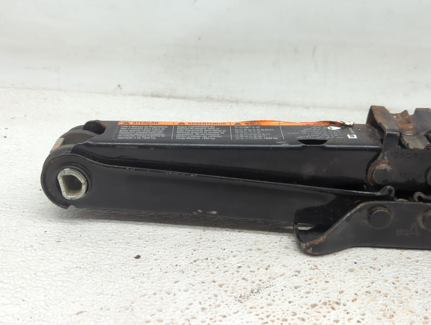 2017 Chevrolet Trax Spare Scissor Car Jack - Oemusedautoparts1.com