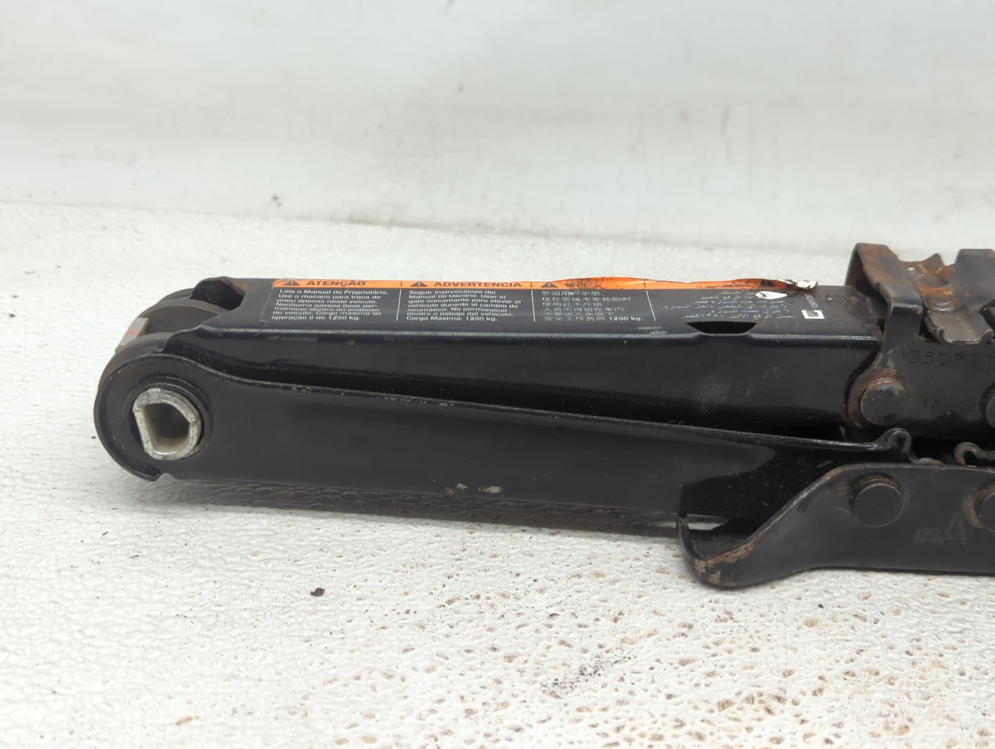2017 Chevrolet Trax Spare Scissor Car Jack - Oemusedautoparts1.com