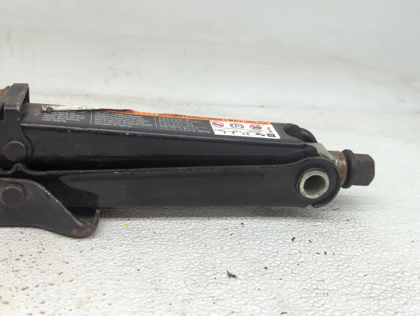 2017 Chevrolet Trax Spare Scissor Car Jack - Oemusedautoparts1.com