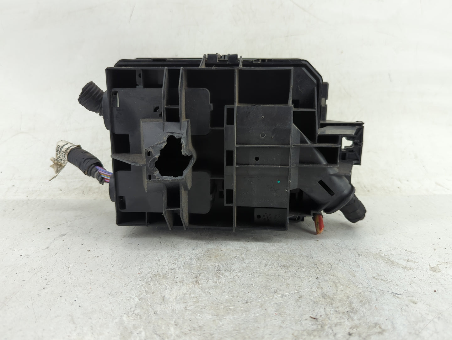 2017 Chevrolet Trax Fusebox Fuse Box Panel Relay Module Fits OEM Used Auto Parts - Oemusedautoparts1.com