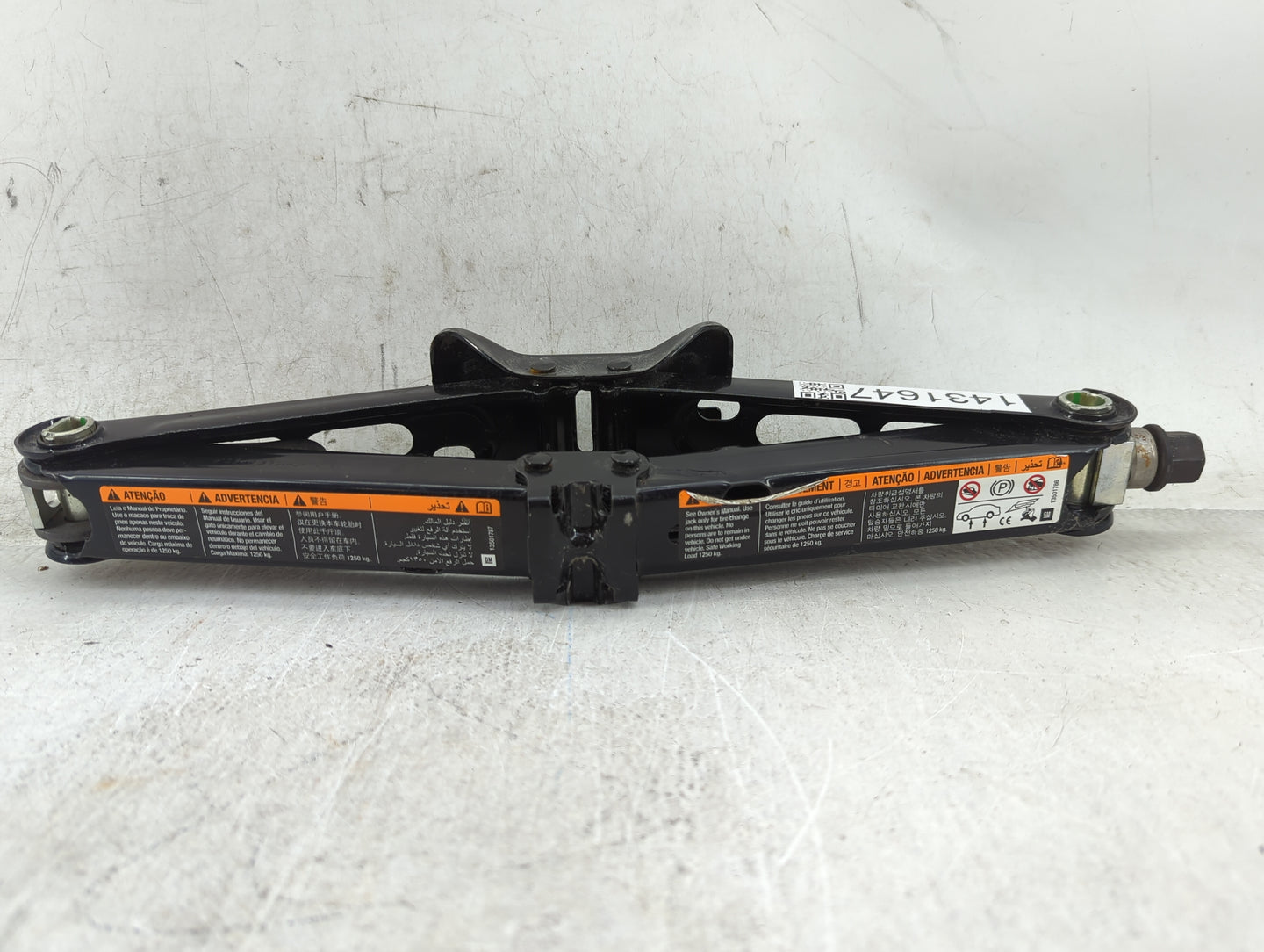2017 Chevrolet Trax Spare Scissor Car Jack - Oemusedautoparts1.com