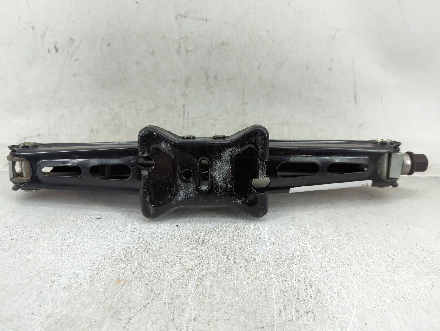 2017 Chevrolet Trax Spare Scissor Car Jack - Oemusedautoparts1.com