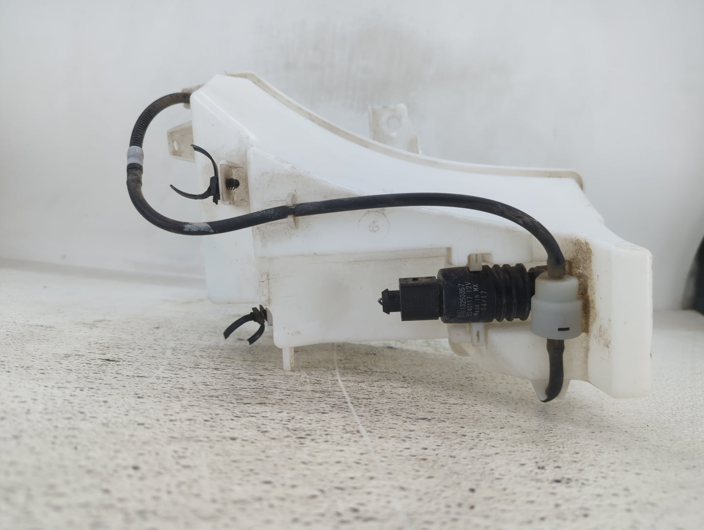2015-2021 Chevrolet Trax Windshield Washer Fluid Reservoir Bottle Oem - Oemusedautoparts1.com