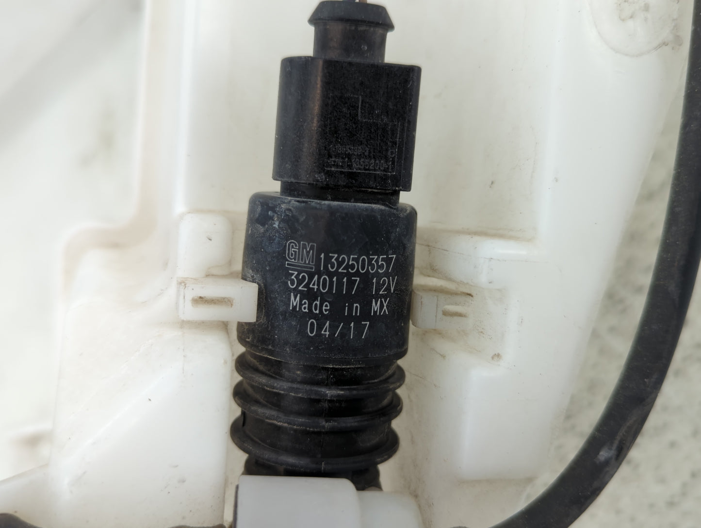 2015-2021 Chevrolet Trax Windshield Washer Fluid Reservoir Bottle Oem - Oemusedautoparts1.com