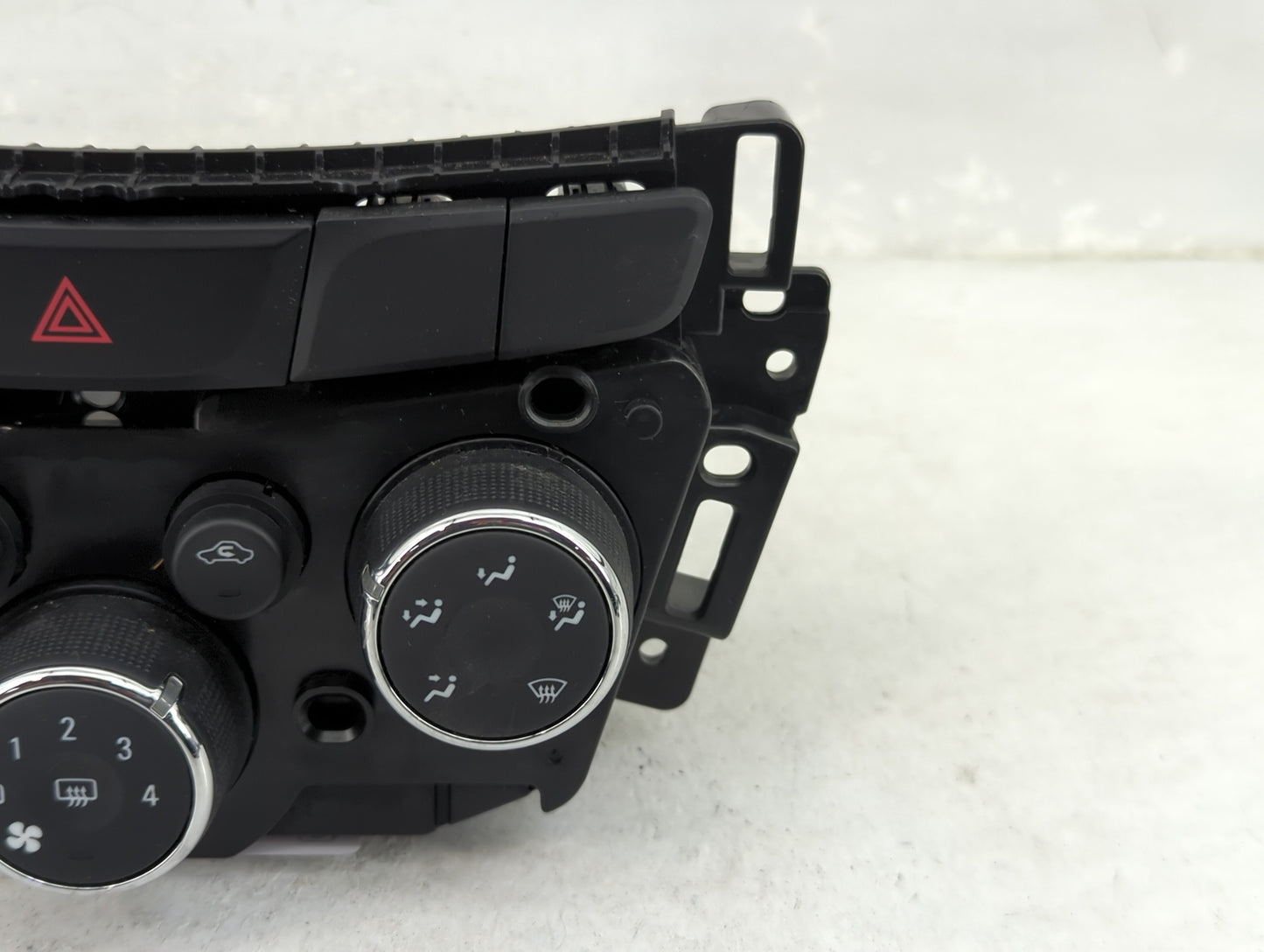 2017-2021 Chevrolet Trax Climate Control Module Temperature AC/Heater Replacement P/N:42521436 545329302 Fits OEM Used Auto 