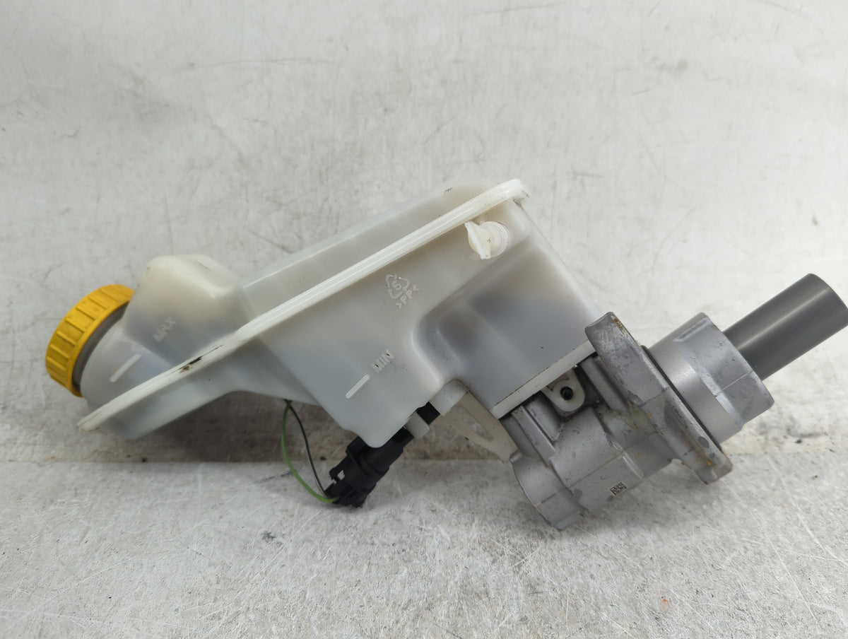 2013-2021 Chevrolet Trax Brake Master Cylinder 1452080 - Oemusedautoparts1.com