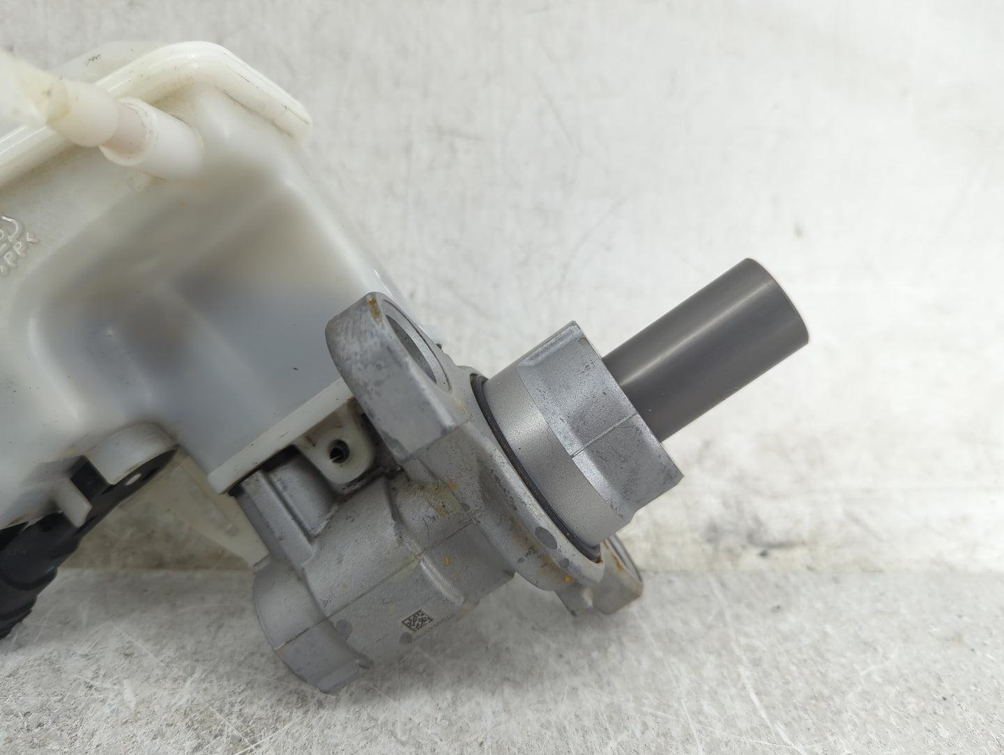 2013-2021 Chevrolet Trax Brake Master Cylinder 1452080 - Oemusedautoparts1.com