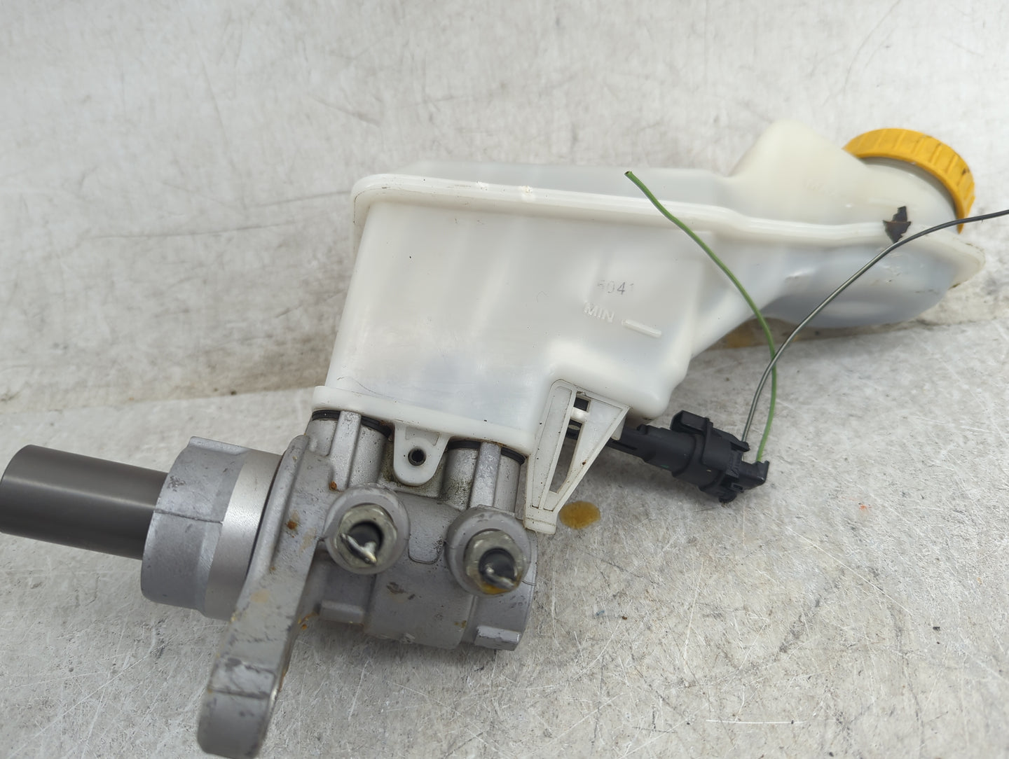2013-2021 Chevrolet Trax Brake Master Cylinder 1452080 - Oemusedautoparts1.com