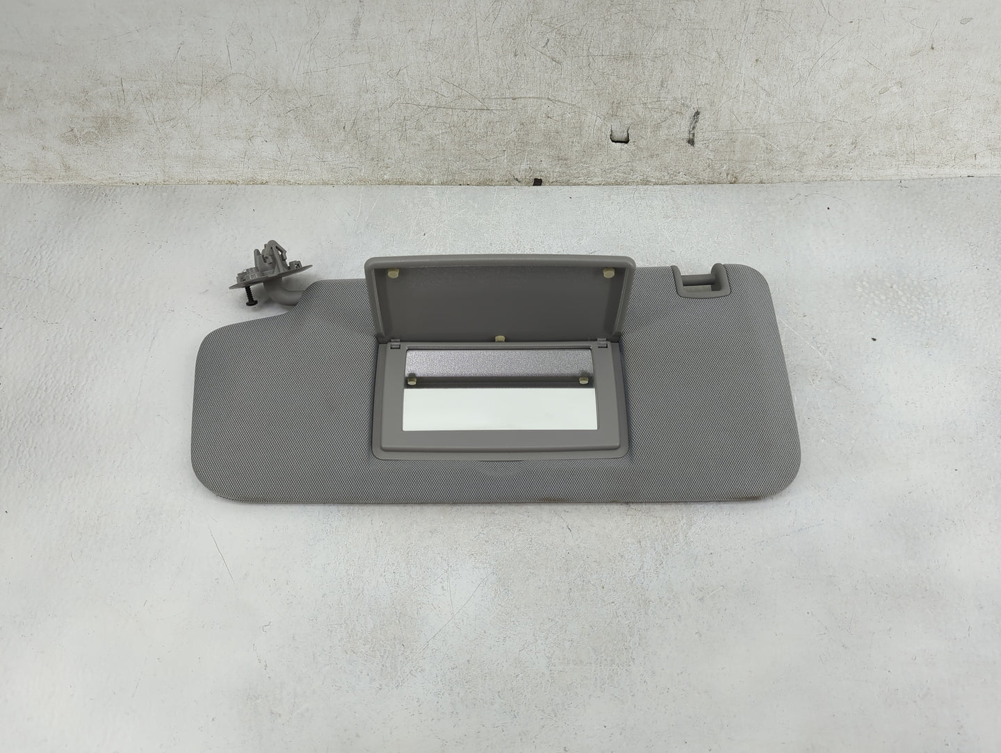 2017-2021 Chevrolet Trax Sun Visor Shade Replacement Driver Left Mirror Fits Fits 2017 2018 2019 2020 2021 OEM Used Auto Par