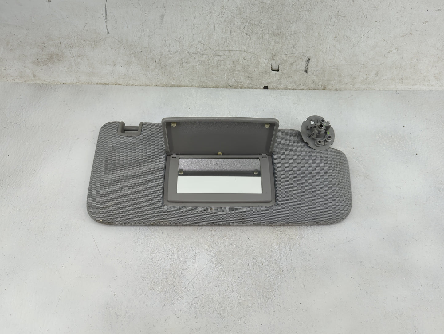 2017-2021 Chevrolet Trax Sun Visor Shade Replacement Passenger Right Mirror Fits Fits 2017 2018 2019 2020 2021 OEM Used Auto