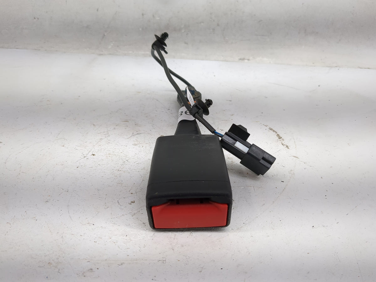 2017-2020 Chevrolet Trax Passenger Front Seatbelt Buckle 1498052 - Oemusedautoparts1.com