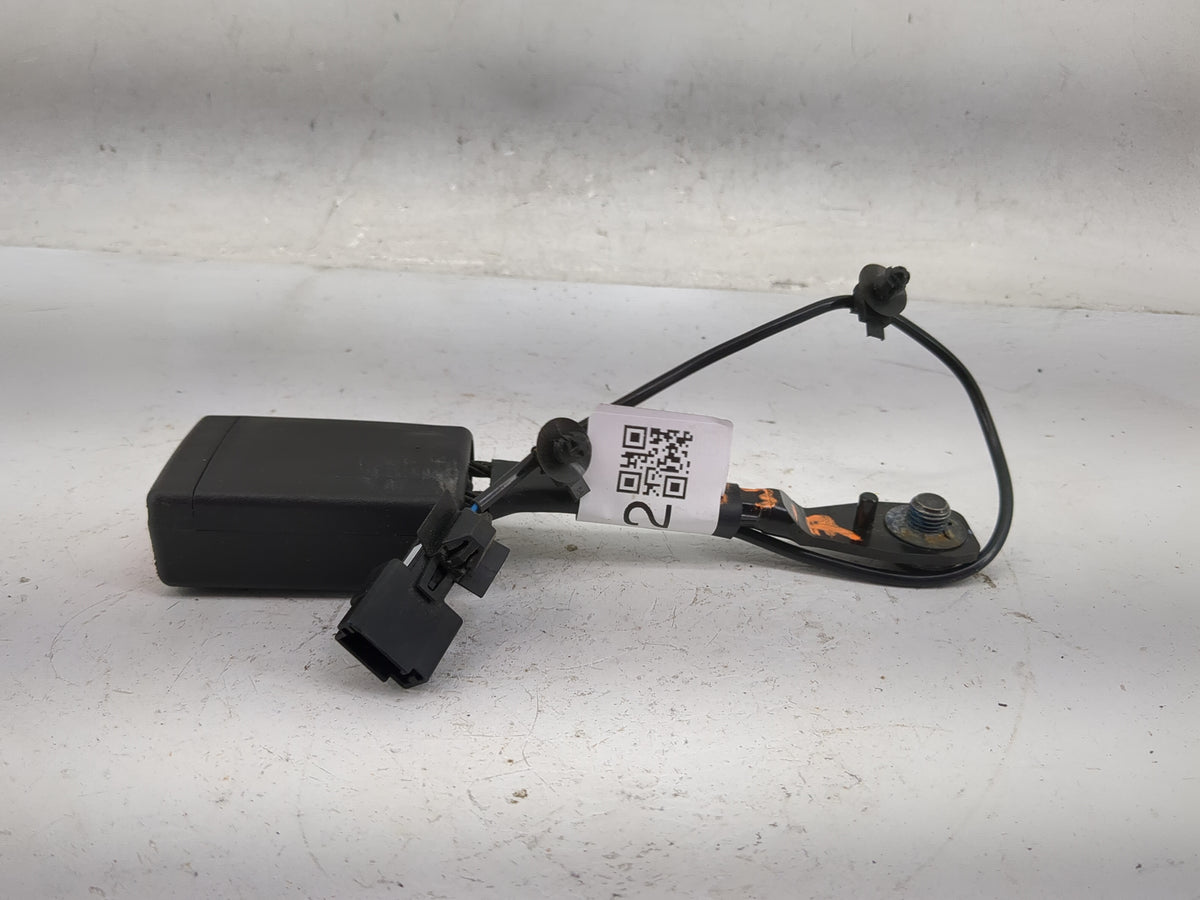 2017-2020 Chevrolet Trax Passenger Front Seatbelt Buckle 1498052 - Oemusedautoparts1.com